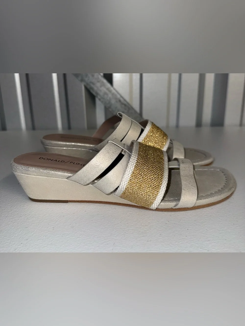 NEW Donald J Pliner Dara wedge sandals size 8 1/2
